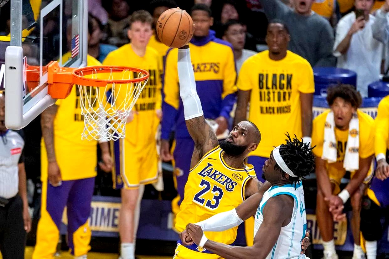 开云网站登入-詹姆斯在DWG比赛中比赛局势复杂,表现优异引发热议!